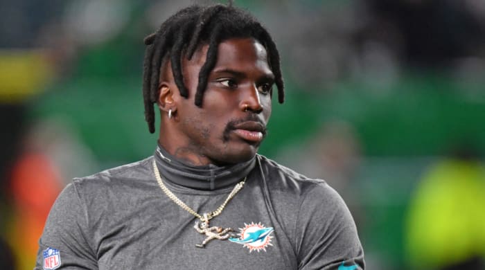 Dolphins receiver Tyreek Hill warms up before a game.